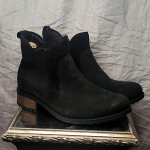 Ugg Bonham boots. 9.5 Warm suede fur lined